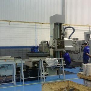 Manutenção de máquina de usinagem